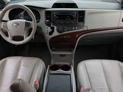 Used 2012 Toyota Sienna XLE image 23