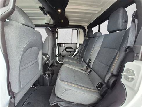 Used 2025 Jeep Gladiator Sport AWD/4WD image 18