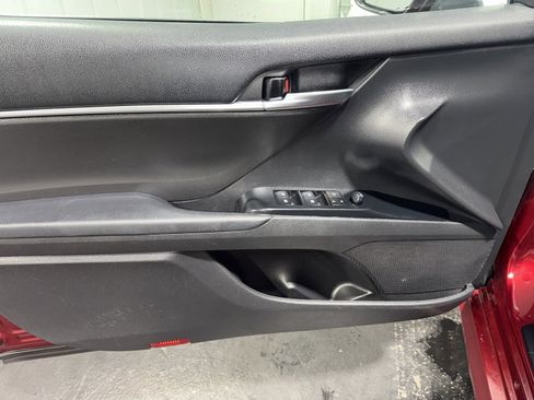 Used 2020 Toyota Camry LE image 18