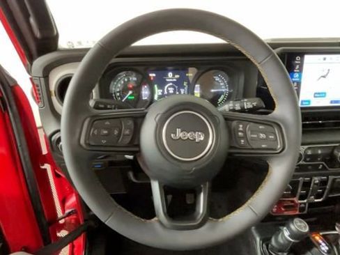 Used 2024 Jeep Wrangler Unlimited AWD/4WD image 24