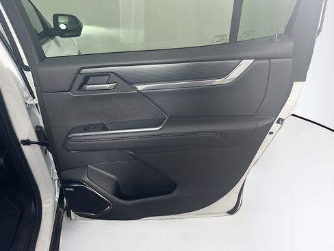 Used 2025 GMC Acadia Elevation image 32