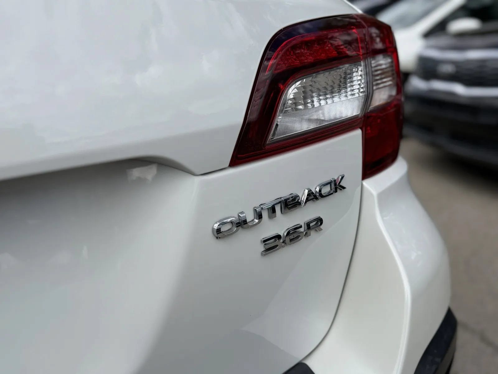 Used 2018 Subaru Outback 3.6R Touring w/ Popular Package #3 AWD/4WD image 43