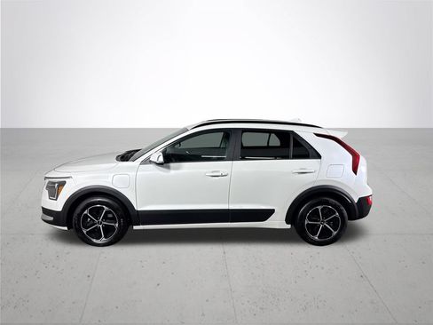 Certified 2025 Kia Niro EX FWD image 10