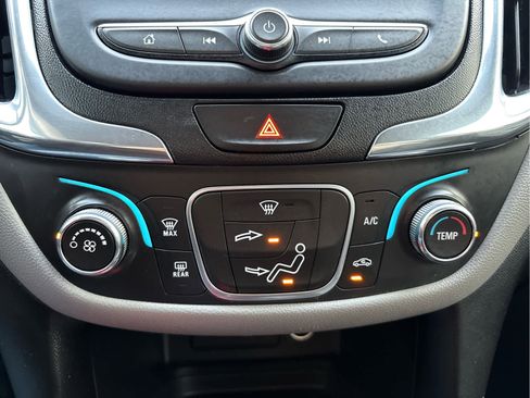 Used 2020 Chevrolet Equinox LS image 23