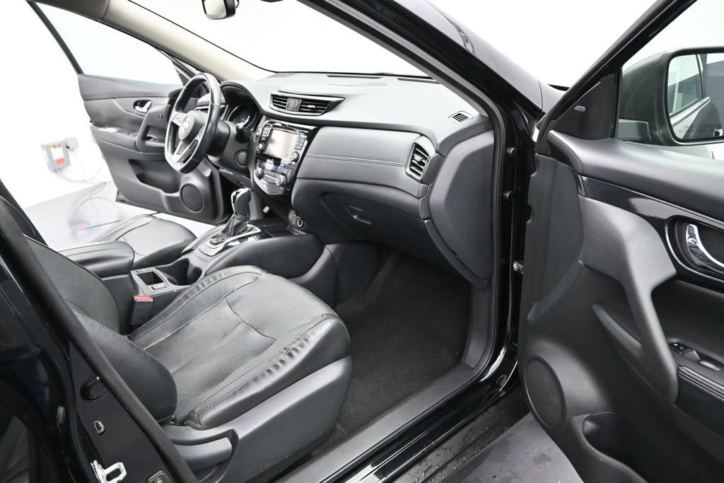 Used 2017 Nissan Rogue SL w/ SL Premium Package FWD image 6