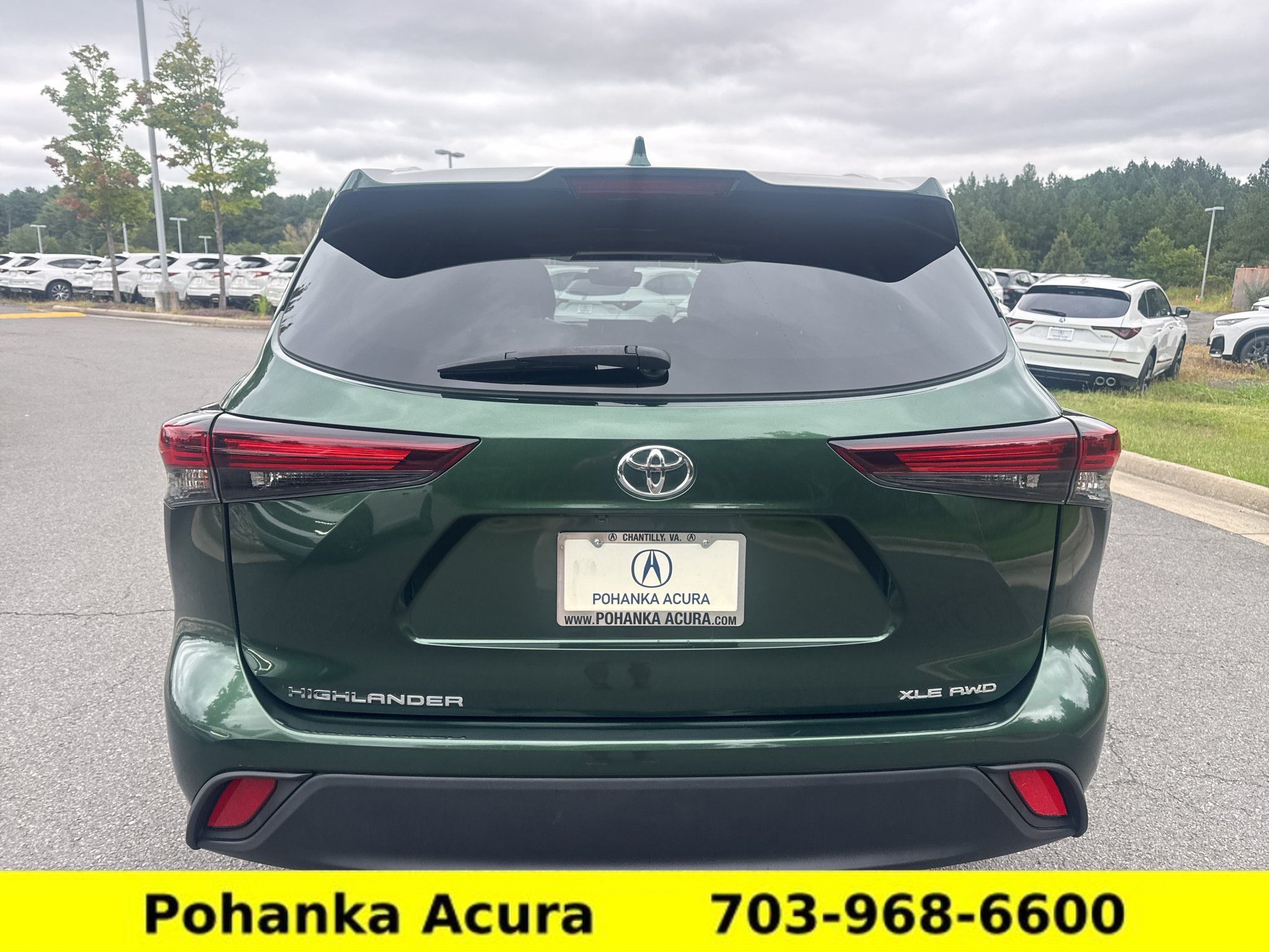 Used 2024 Toyota Highlander XLE AWD/4WD image 6