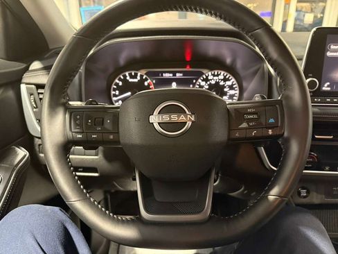 Used 2025 Nissan Rogue SV image 18