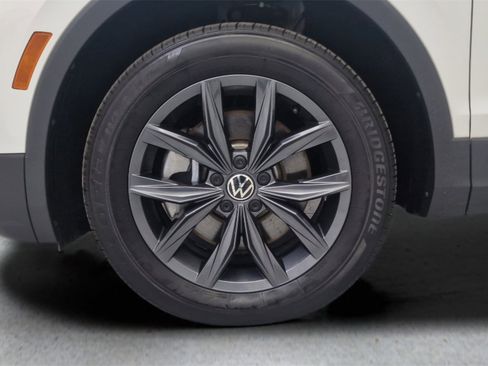 Used 2023 Volkswagen Tiguan SE image 30