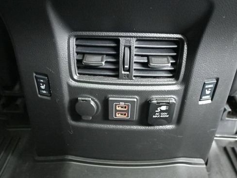 Used 2022 Nissan Titan PRO-4X w/ Pro-4x Convenience Package AWD/4WD image 15
