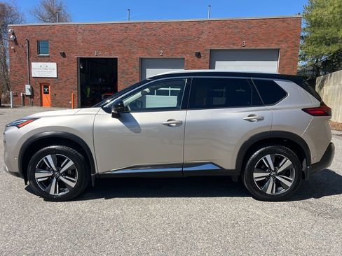 Used 2022 Nissan Rogue Platinum w/ Head-Up Display Package AWD/4WD image 2