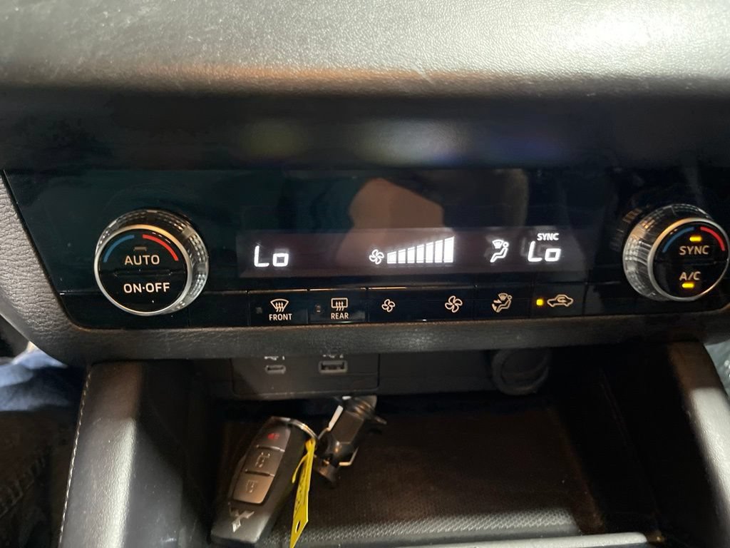 Used 2024 Mitsubishi Outlander ES FWD image 25