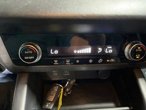 Used 2024 Mitsubishi Outlander ES FWD image 25
