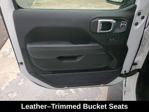 Used 2021 Jeep Gladiator Overland w/ Popular Equipment Package image 12