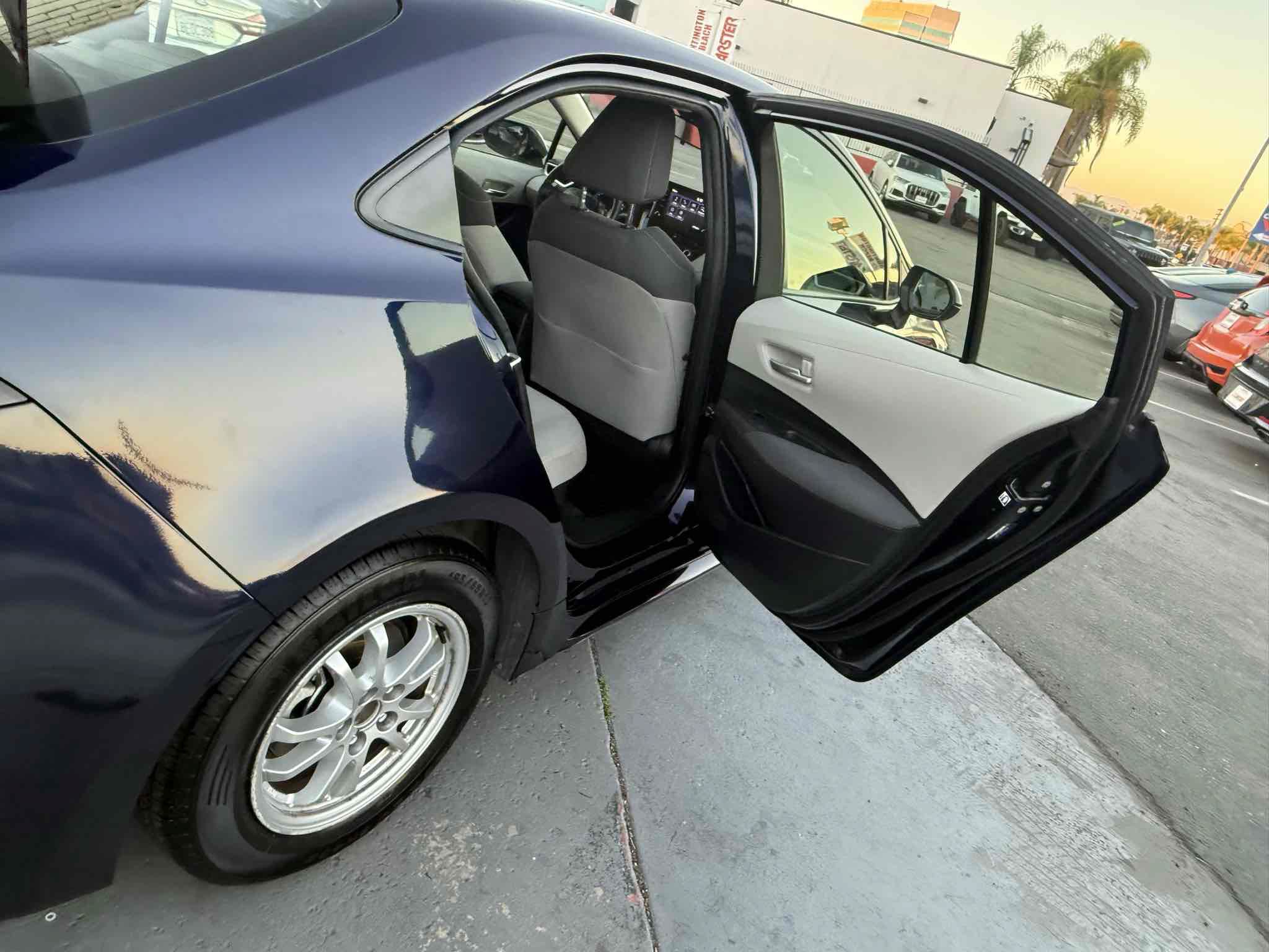 Used 2020 Toyota Corolla LE FWD image 59