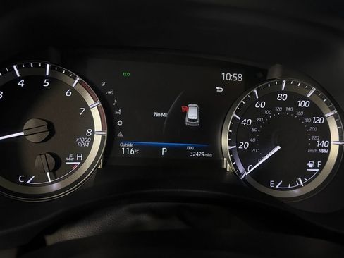 Used 2023 Toyota Highlander XLE FWD image 16