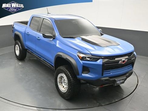 Used 2025 Chevrolet Colorado ZR2 w/ Technology Package AWD/4WD image 9