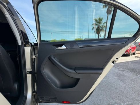 Used 2015 Volkswagen Jetta TDI SEL image 33