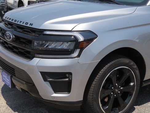 Certified 2024 Ford Expedition Limited AWD/4WD image 3
