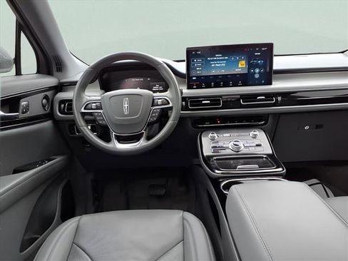 Used 2021 Lincoln Nautilus Reserve image 19