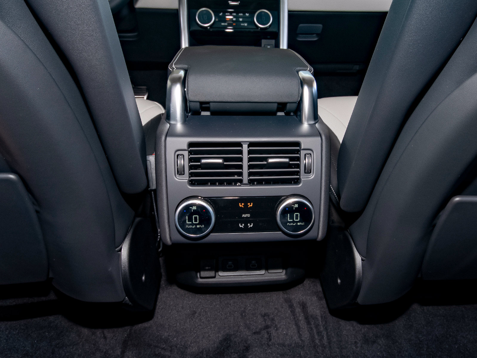 New 2026 Land Rover Discovery Limited Edition AWD/4WD image 49