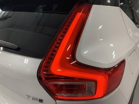 Used 2022 Volvo XC40 T5 R-Design w/ Climate Package image 44