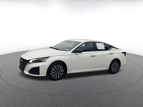 Used 2025 Nissan Altima 2.5 SV image 8