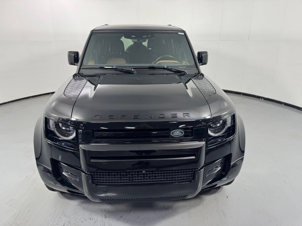 Used 2024 Land Rover Defender 130 X-Dynamic SE AWD/4WD image 2