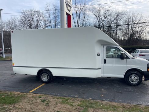 Used 2021 Chevrolet Express 3500 w/ Power Convenience Package image 6