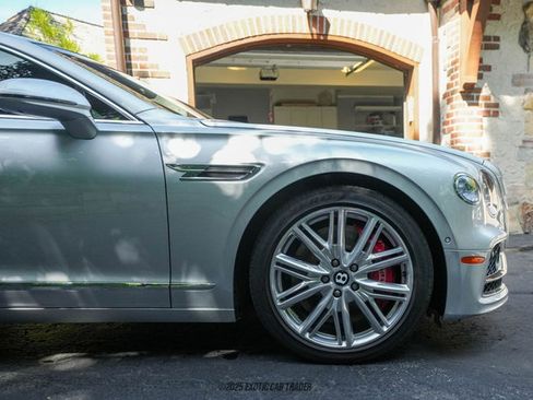Used 2022 Bentley Flying Spur V8 image 11