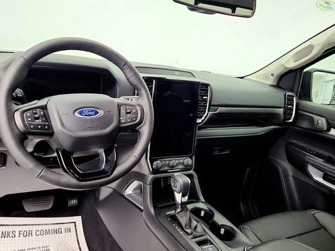 Used 2025 Ford Ranger Lariat w/ FX4 Off-Road Package AWD/4WD image 12