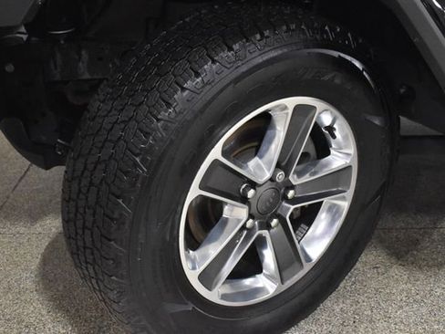 Used 2023 Jeep Wrangler Unlimited Sahara w/ Cold Weather Group AWD/4WD image 11