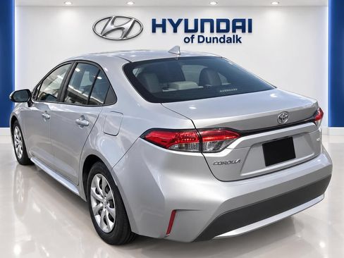 Used 2020 Toyota Corolla LE FWD image 2