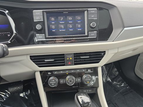 Used 2024 Volkswagen Jetta SE w/ Panoramic Sunroof Package image 34