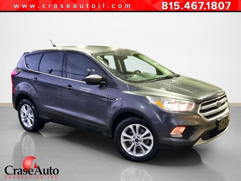 Used 2019 Ford Escape SE image 1