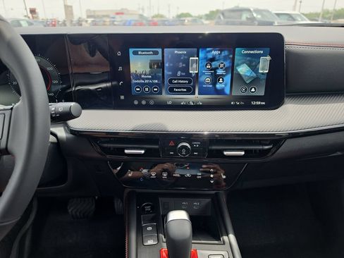 New 2026 Nissan Kicks SR w/ Cold Weather Package FWD image 16