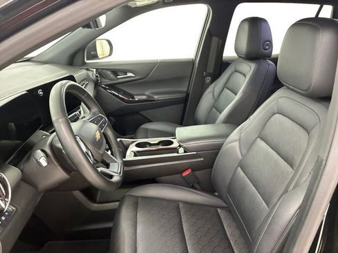 Used 2025 Chevrolet Equinox LT w/ Convenience Package II image 12