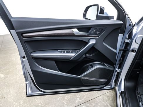 Used 2023 Audi Q5 e Premium Plus w/ Premium Plus Package image 21