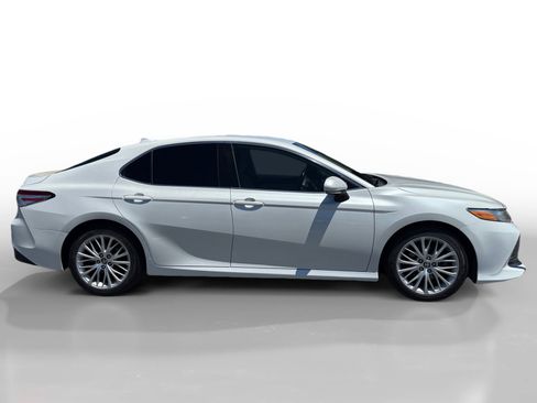 Used 2020 Toyota Camry XLE FWD image 6