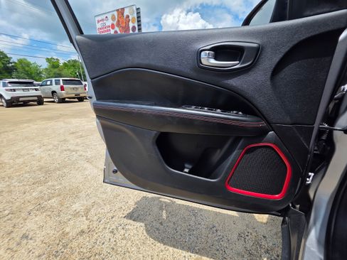 Used 2019 Jeep Compass Trailhawk AWD/4WD image 16