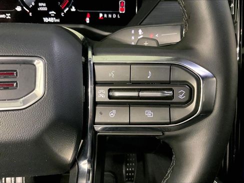 Used 2025 GMC Acadia Elevation AWD/4WD image 19