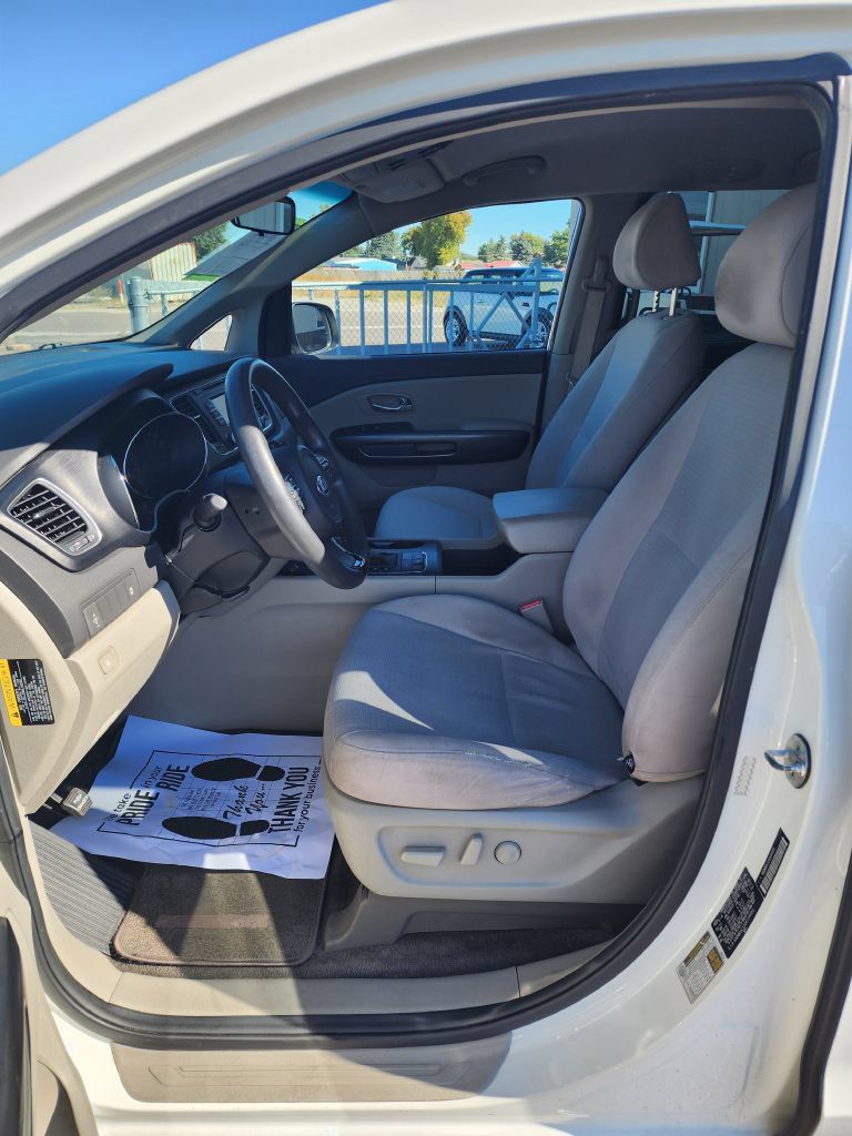 Used 2016 Kia Sedona LX w/ Option Group 020 FWD image 15