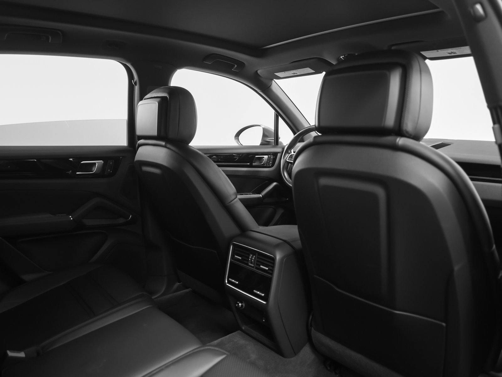 Certified 2023 Porsche Cayenne AWD/4WD image 22