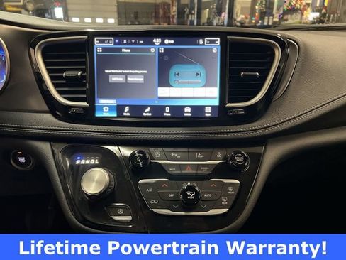 New 2026 Chrysler Pacifica Select image 21