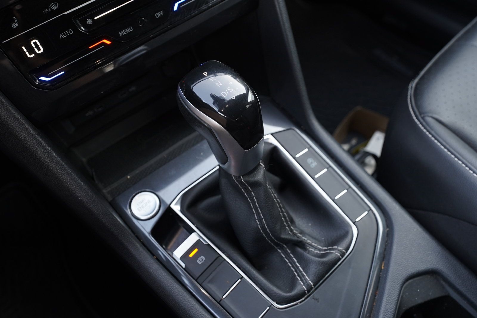 Used 2024 Volkswagen Tiguan SE FWD image 14