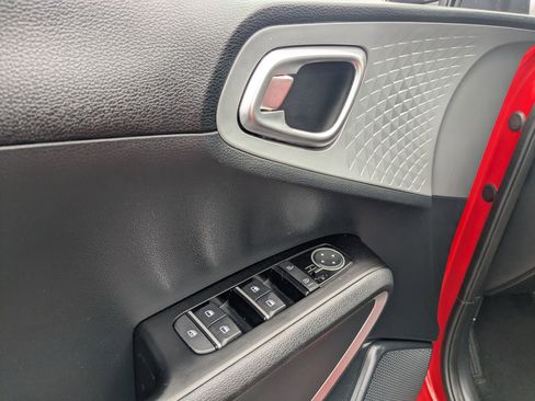 Used 2025 Kia Soul LX FWD image 12
