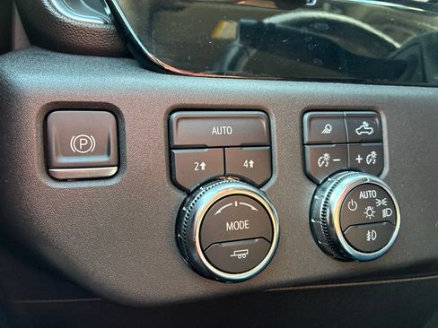 Used 2024 GMC Sierra 1500 SLT AWD/4WD image 14