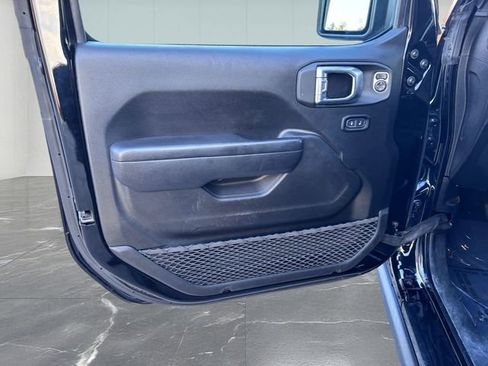 Used 2022 Jeep Wrangler Unlimited Rubicon w/ LED Lighting Group AWD/4WD image 12