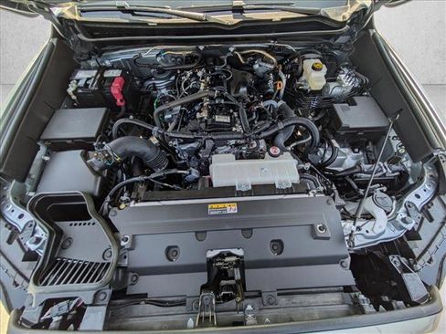 Certified 2025 Toyota Tacoma SR5 AWD/4WD image 22