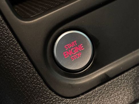 Used 2017 Volkswagen Tiguan S image 30