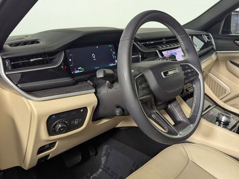 Used 2022 Jeep Grand Cherokee Limited 4xe w/ Luxury Tech Group II image 13